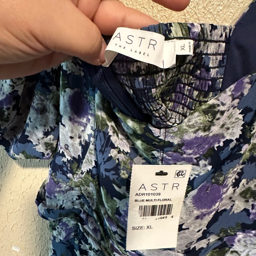 Astr‎ The Label Dress Asymmetrical Hem Floral Midi
Size XL Smocked - Picture 6 of 8